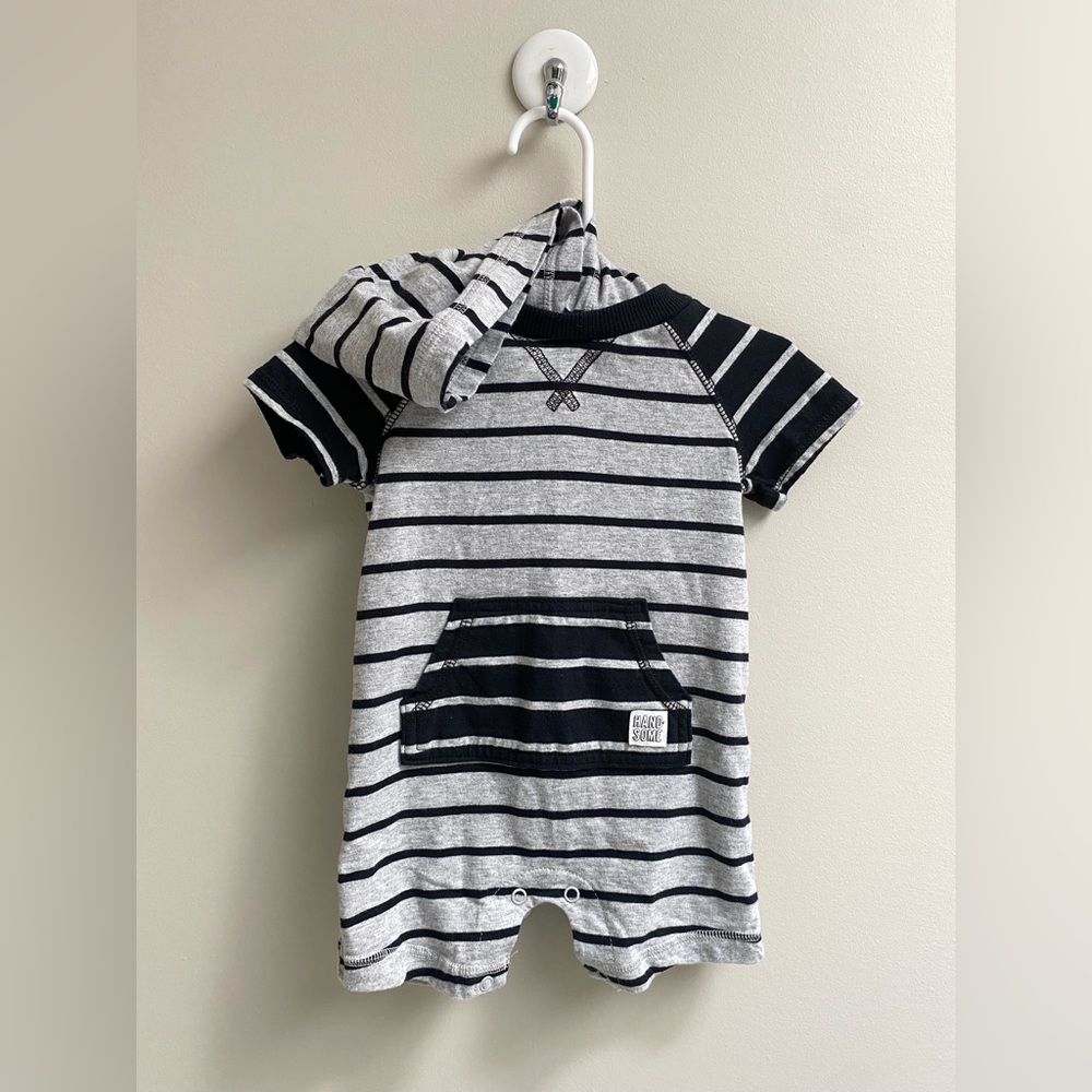 ⚫️5 for $25!⚫️ Carters hooded short sleeve romper